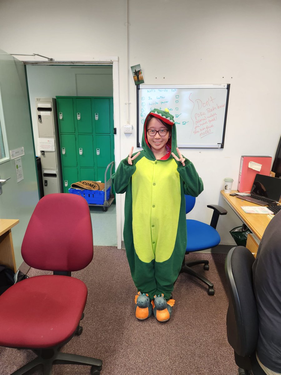 Winni_l08's tweet image. It's onesie paper writing day today. What do you do to make yourself comfortable when paper writing? #AcademicChatter #PaperWriting