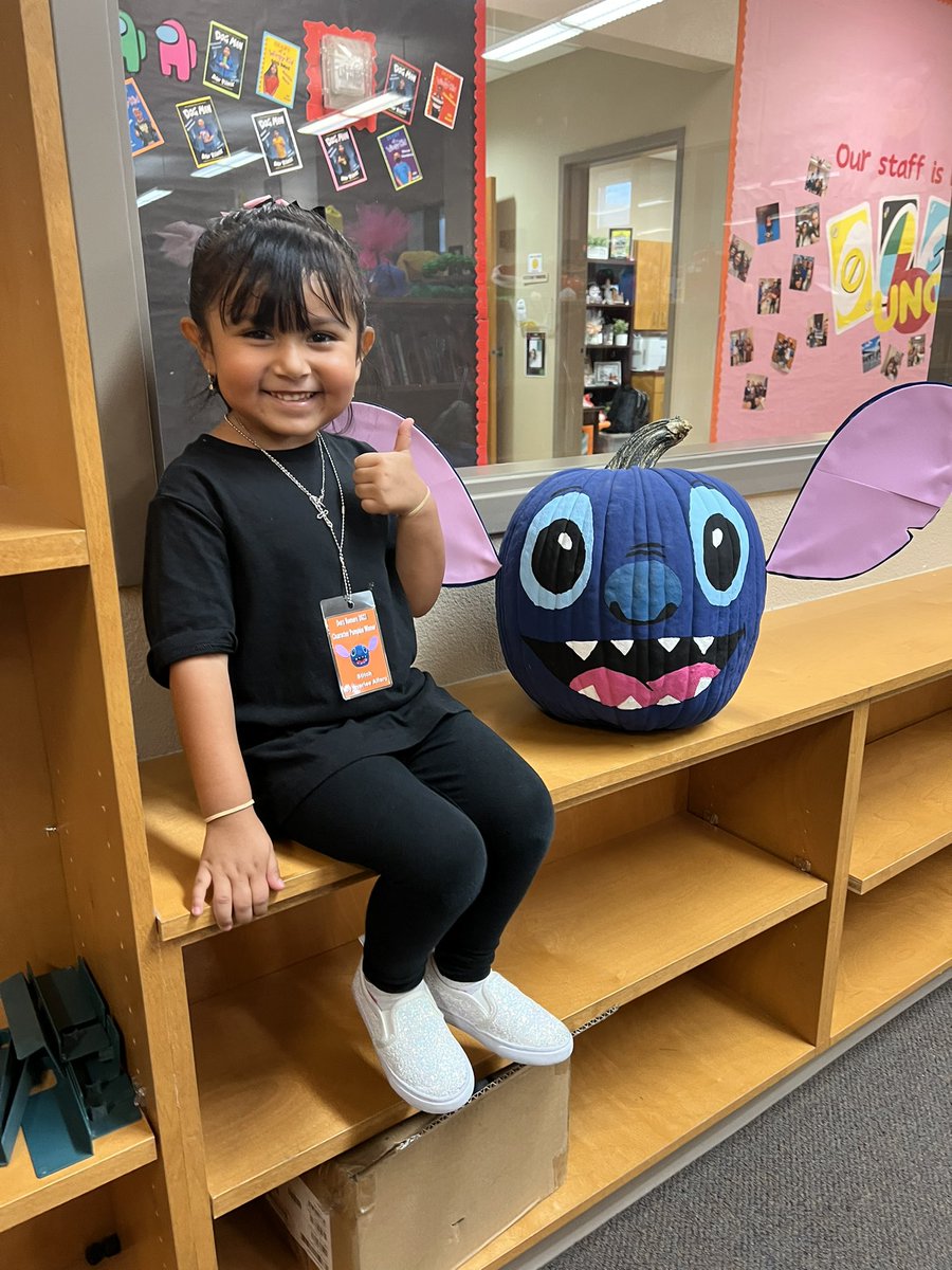 Congratulations to Everlee Alfaro in my PreK class! Her pumpkin won 1st place for the DRE Book Character Contest 🎃 #LiteracyMatters @DRE_Hurricanes