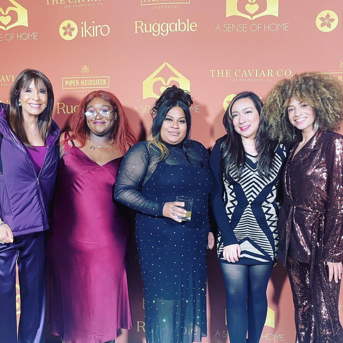 DevineNews's tweet photo. Uplifting foster youth through housing but specifically the decorations and furniture needed to call a place home.
🛏️🖼️🛋️🍽️🪑

This was the  #ASenseOfHome gala on Saturday. 

Blessings to you founders Georgie and Melissa!

@asenseofhomeorg https://t.co/QIg01RGo9V