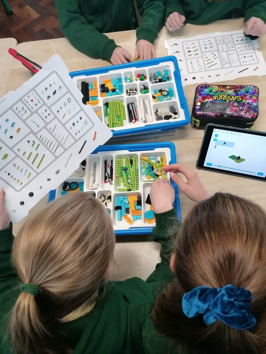 StRaphaelas's tweet image. Great work in our senior classes with LearnIt Robotics this week as part of our Maths & Coding fortnight 🤖 @Learnit_Ireland @CodeWeekEU @CodeWeekIRL @mathsweek #CodeWeek #mathsweek