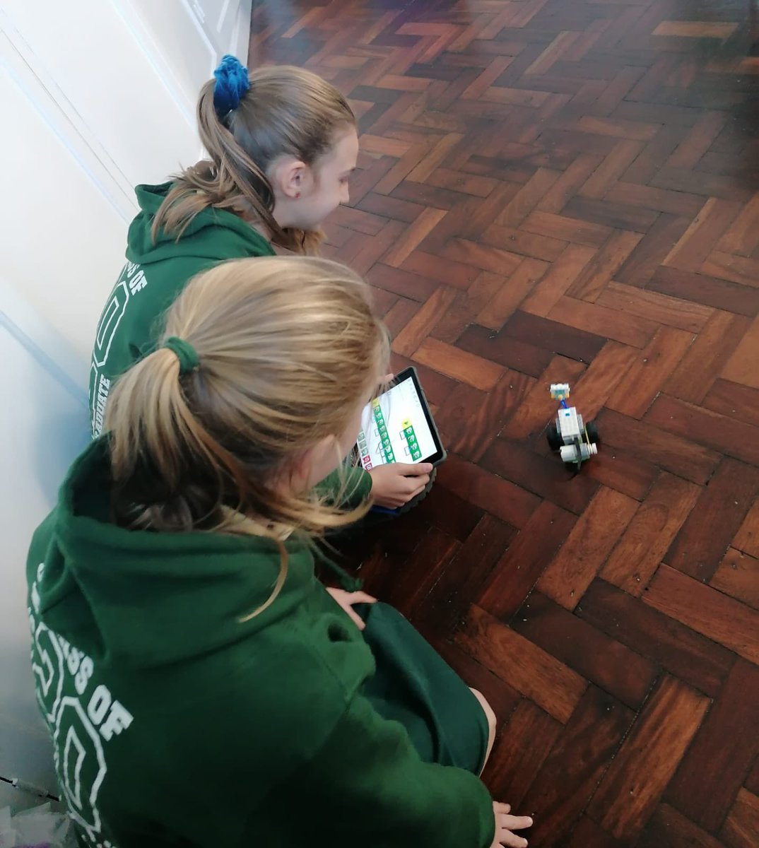 StRaphaelas's tweet image. Great work in our senior classes with LearnIt Robotics this week as part of our Maths & Coding fortnight 🤖 @Learnit_Ireland @CodeWeekEU @CodeWeekIRL @mathsweek #CodeWeek #mathsweek