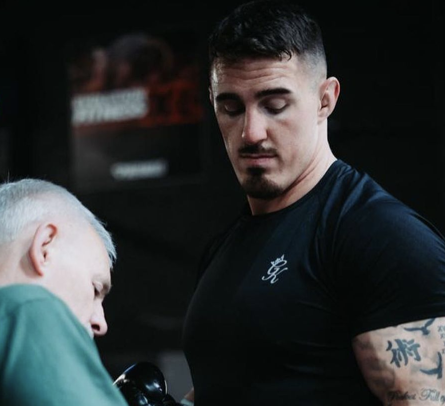 BloodyElbow's tweet photo. Who wins the Interim heavyweight title at UFC 295?

- Tom Aspinall
- Sergei Pavlovich https://t.co/p6URYDdW27