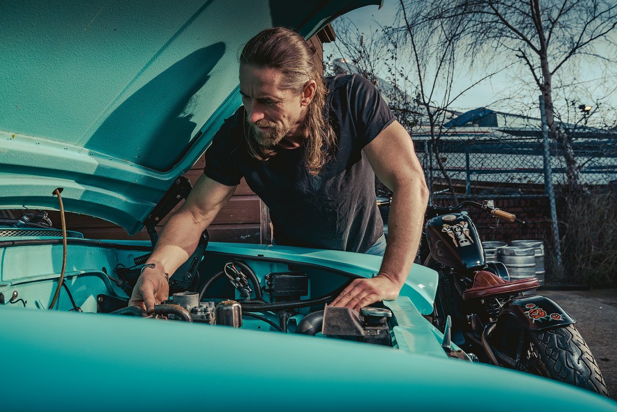 DazzlerMedia's tweet photo. The Speedshop, the complete series, comes to DVD and Download from 4th December! 🇬🇧💿

A must-own series for gearheads and enthusiasts everywhere! @TheSpeedshoptv 

Pre-order #TheSpeedshop: https://t.co/4xBzQhxN7n https://t.co/cJYIzBBYBk
