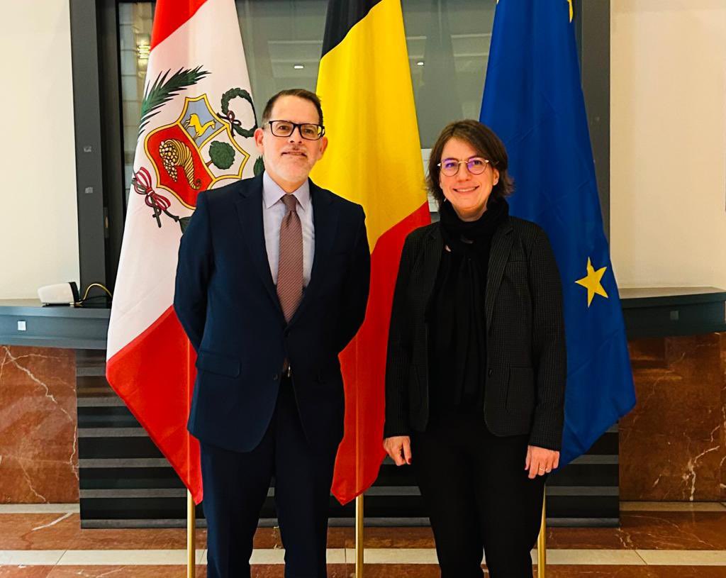 En visita a Bruselas 🇧🇪, el Vicecanciller Ignacio Higueras se reunió con su homóloga del @BelgiumMFA, Theodora Gentzis, con quien revisó los principales temas de la agenda bilateral, en las áreas político-diplomática, económico-comercial y de cooperación.