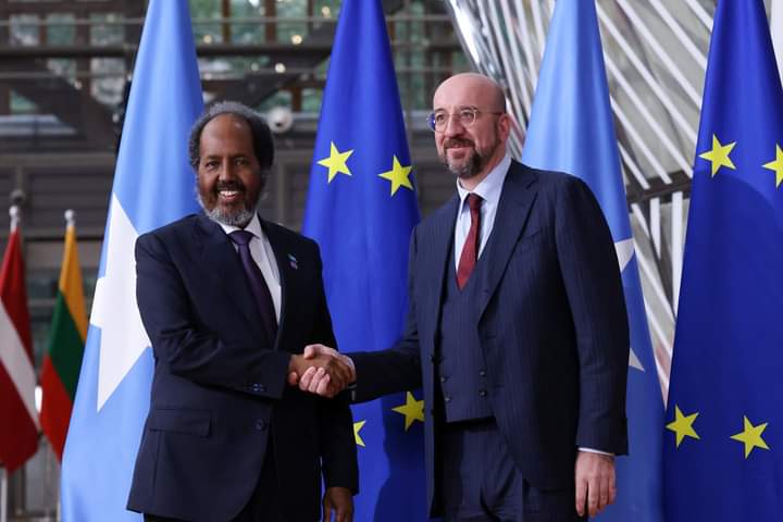 Sooyaal21's tweet photo. Brussels, Oktoobar 25, 2023 Madaxwaynaha Jamhuuriyadda Federaalka Soomaaliya Mudane Dr. Xasan Sheekh Maxamuud ayaa maanta magaalada Brussels kula kulmay Madaxwaynaha Golaha Midowga Yurub Mudane Charles Michel. https://t.co/sNhPFXa5md
