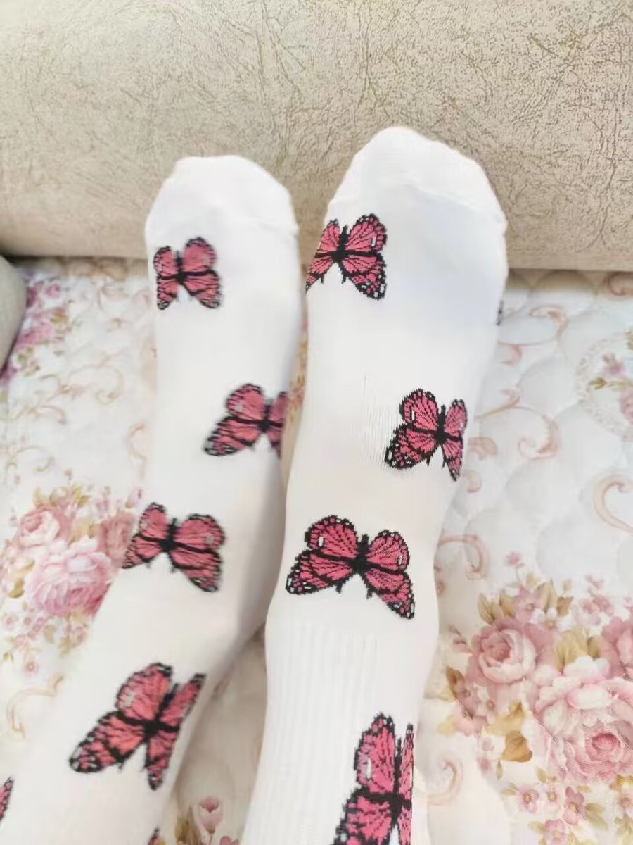 xiaokui1042's tweet photo. 可爱白袜  #内裤 #内内 #内衣  #原味 #袜子 #棉袜 #胸罩 #丝袜 #黑丝  #萝莉 #白丝 #丝足 #足控 #恋足  #女高  #原味商品  #原味卖家 #女大学生 https://t.co/jke31E5faE