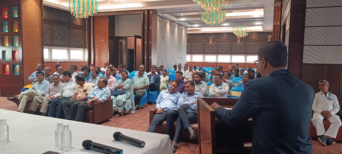 DGFT_RA_Nagpur's tweet photo. DGFT RA Nagpur organised an Export Outreach Program at at Hotel Amit Park, Bhilai, Durg, Chhattisgarh on Sep 26, 2023. with Addl. DGFT Nagpur Dr. V. Sraman
@ICIBIndia
@IndiaPostOffice
@mahabank 
@NABARDOnline 
@ecgclimited https://t.co/L1vIOkPZDT