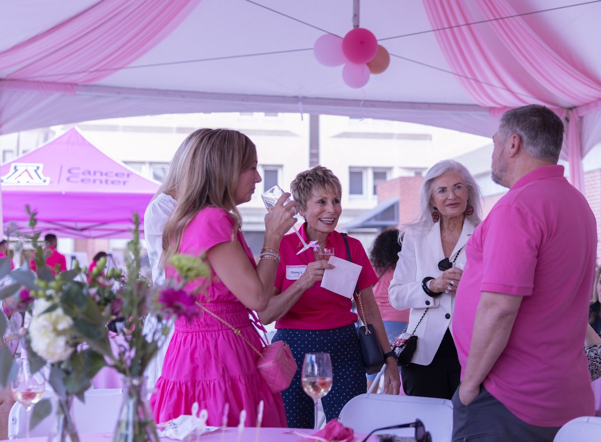 The inaugural Beauty+Bubbly breast cancer awareness event was a success! During the festivities, attendees heard about inspirational cancer survivors, learned about new technologies, and enjoyed a little something bubbly. ow.ly/WoXQ50Q0pSh #BearDownonCancer