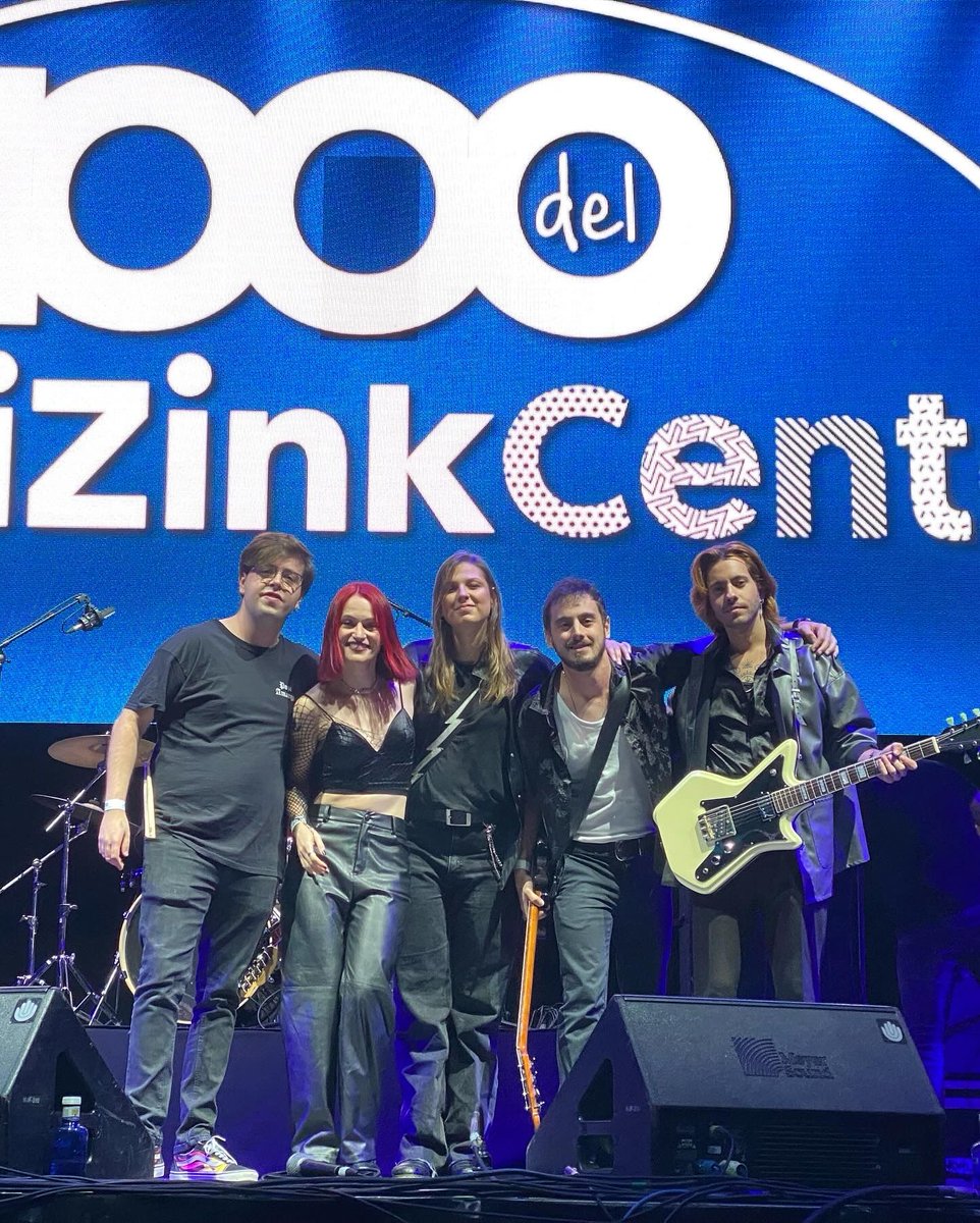 civesband's tweet photo. Hay momentos que son la recompensa a todo el trabajo y esfuerzo diario que hacen los miembros de una banda. Tocar en el pabellón más grande de tu ciudad, en el lugar donde has visto a todos tus ídolos. Gracias a @WiZinkCenter por la oportunidad. Hoy somos una banda. https://t.co/iOZmTqiKgI