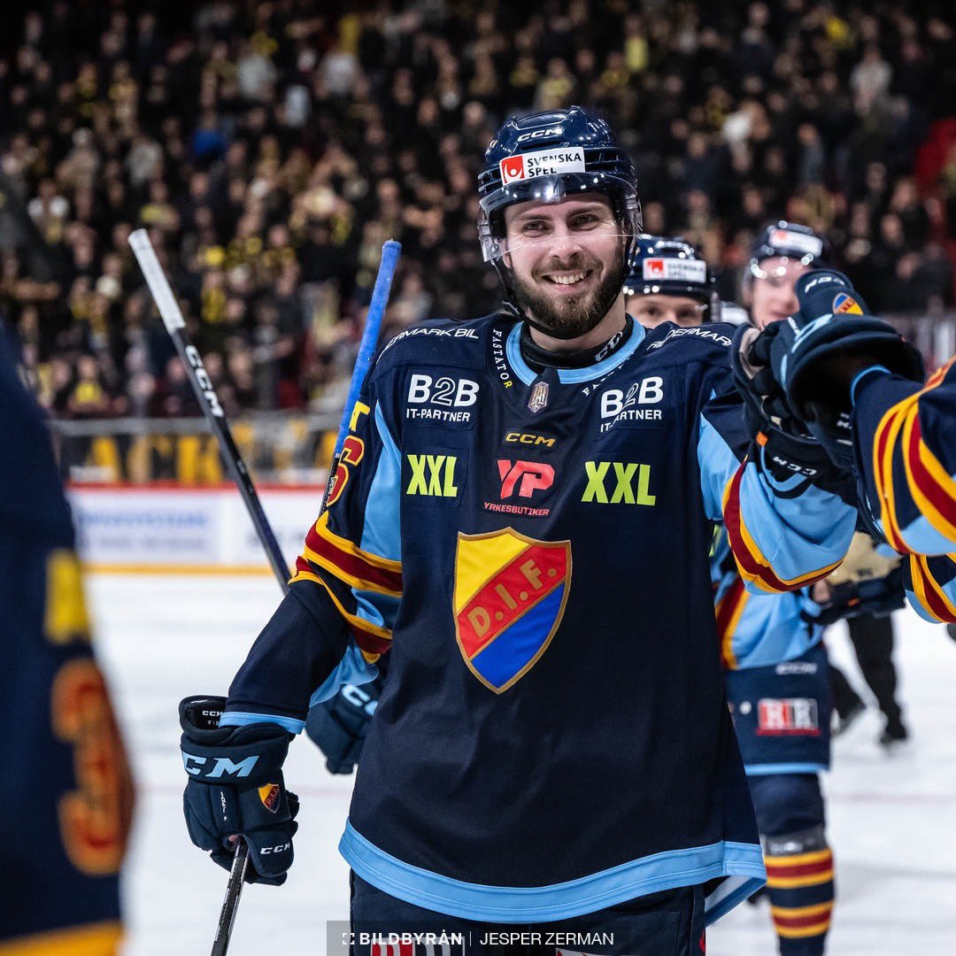 jarnkaminerna's tweet photo. DERBYSEGER! Djurgår’n vinner säsongens första derby med 3-1 mot aik! Vi ses igen hemma på Hovet mot Nybro nästa fredag! https://t.co/n6JcB1WnUe