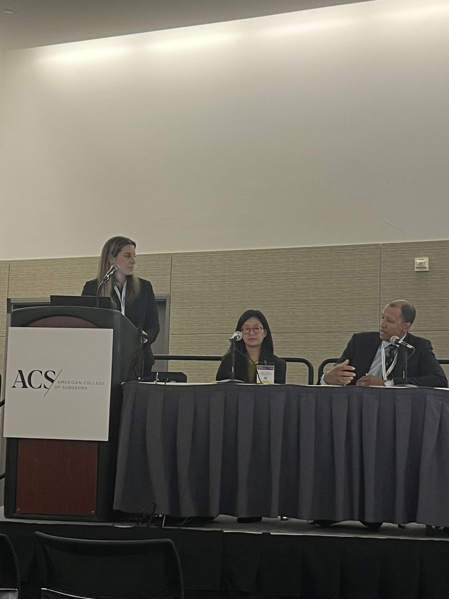 . @AmandaBader4 discussing the association between center volume and postop mortality after CRC resection @AmCollSurgeons @pennsurgery