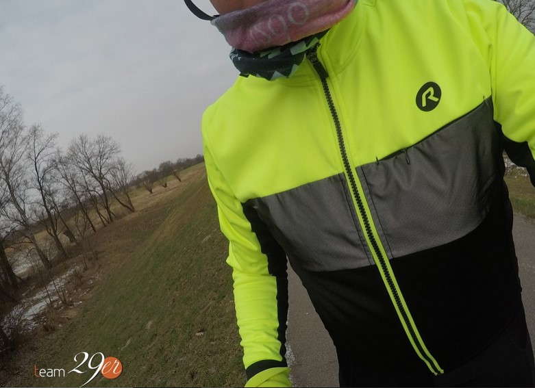 Team29er's tweet photo. Kurtka Rogelli ATTQ - na jesień, zimę i wiosnę https://t.co/5SzcreLqrQ Dawno temu, będąc nastolatkiem i zapalonym rowerzystą górskim, kiedy  zacząłem jeździć również zimą, ludzie pukali się po głowie i mówili  "zimą narty"! #rogelli https://t.co/cb60wlBC2N