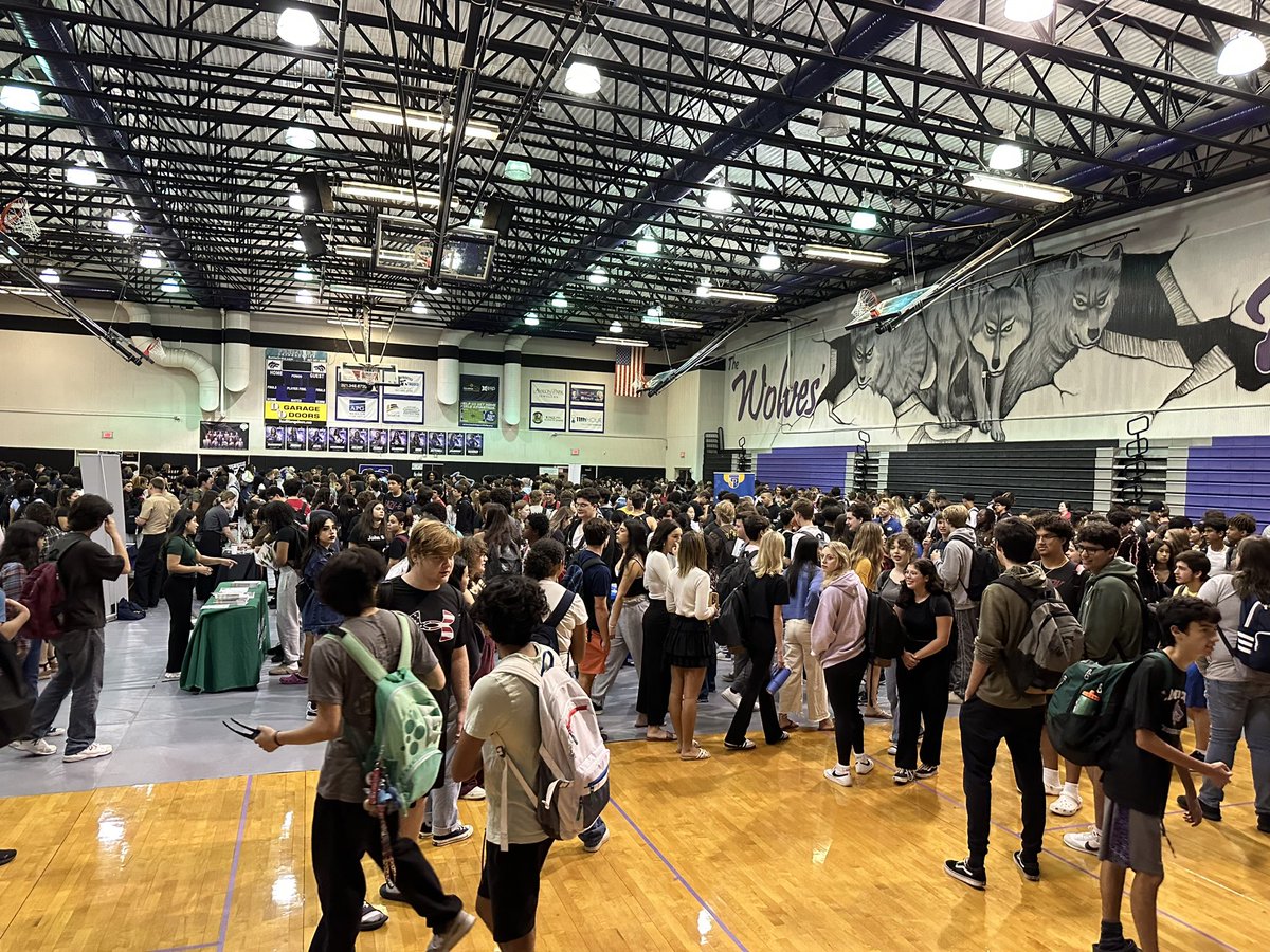 Another successful College and Career Fair in the books. Thank you to all the representatives who attended and all that helped make this a great success. @OCPSnews @maria_f_vazquez