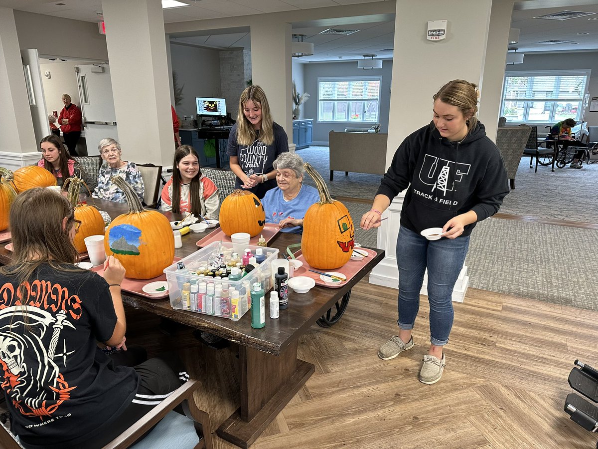 EastwoodFFA's tweet photo. Members of our FFA Chapter are spending time with the residents of Otterbein-Pemberville painting pumpkins this afternoon. https://t.co/uomZcrslqR