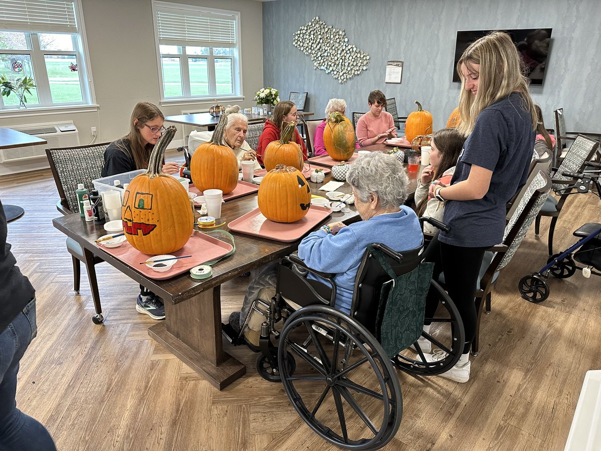 EastwoodFFA's tweet photo. Members of our FFA Chapter are spending time with the residents of Otterbein-Pemberville painting pumpkins this afternoon. https://t.co/uomZcrslqR