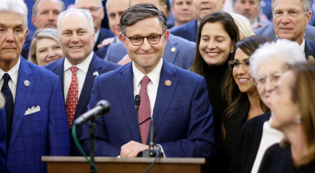 charisma_news's tweet image. It has been contentious, infuriating and reminiscent of a circus at times, but the Republicans in the House of Representatives have finally agreed on a new Speaker of the House: Rep. Mike Johnson. 

Read More: bit.ly/3MbFYkc 

@RepMikeJohnson @HouseGOP #SpeakerVote