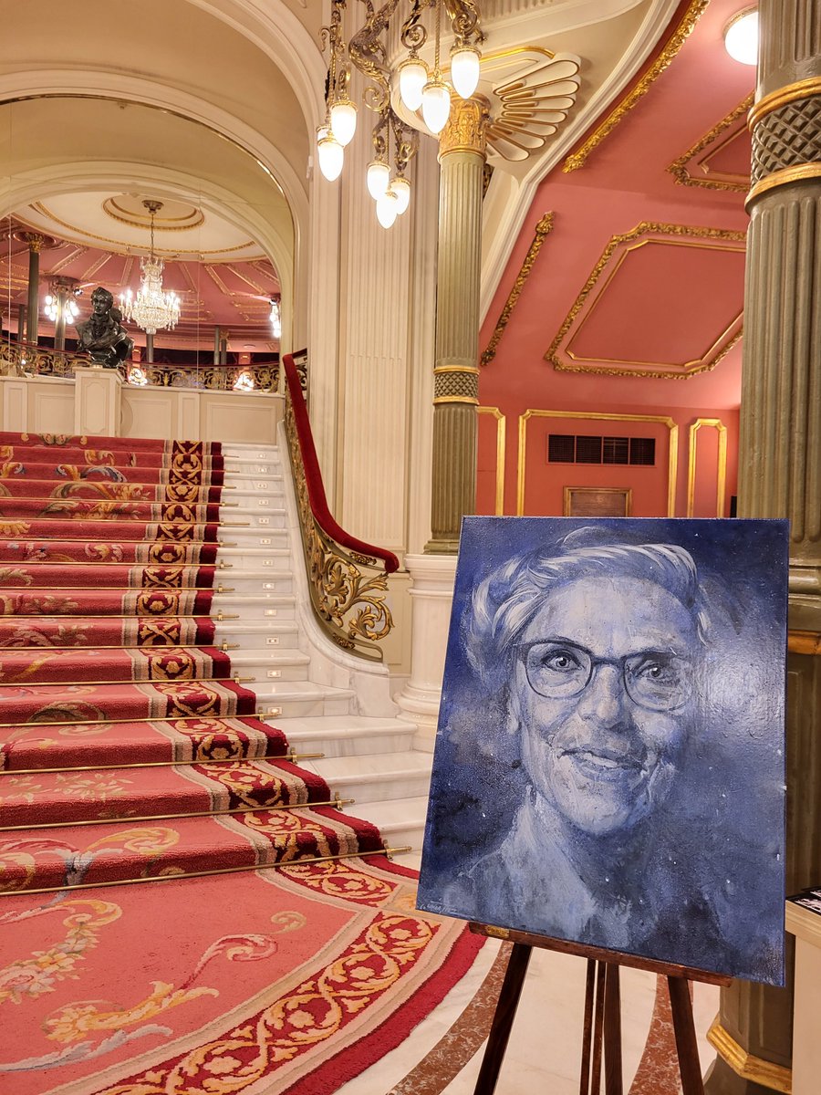 loretahur's tweet photo. Salgo del @Teatro_Arriaga con la piel de gallina tras ver la obra sobre Nancy Grace Roman, madre del Hubble 🔭.

Qué preciosidad. Qué forma de contar la ciencia, la astronomía y su vida. Todo un alegato a que jamás se apague la llama de la curiosidad 😍😍 https://t.co/DMmbkG0qr1 https://t.co/LrcksMMkZM
