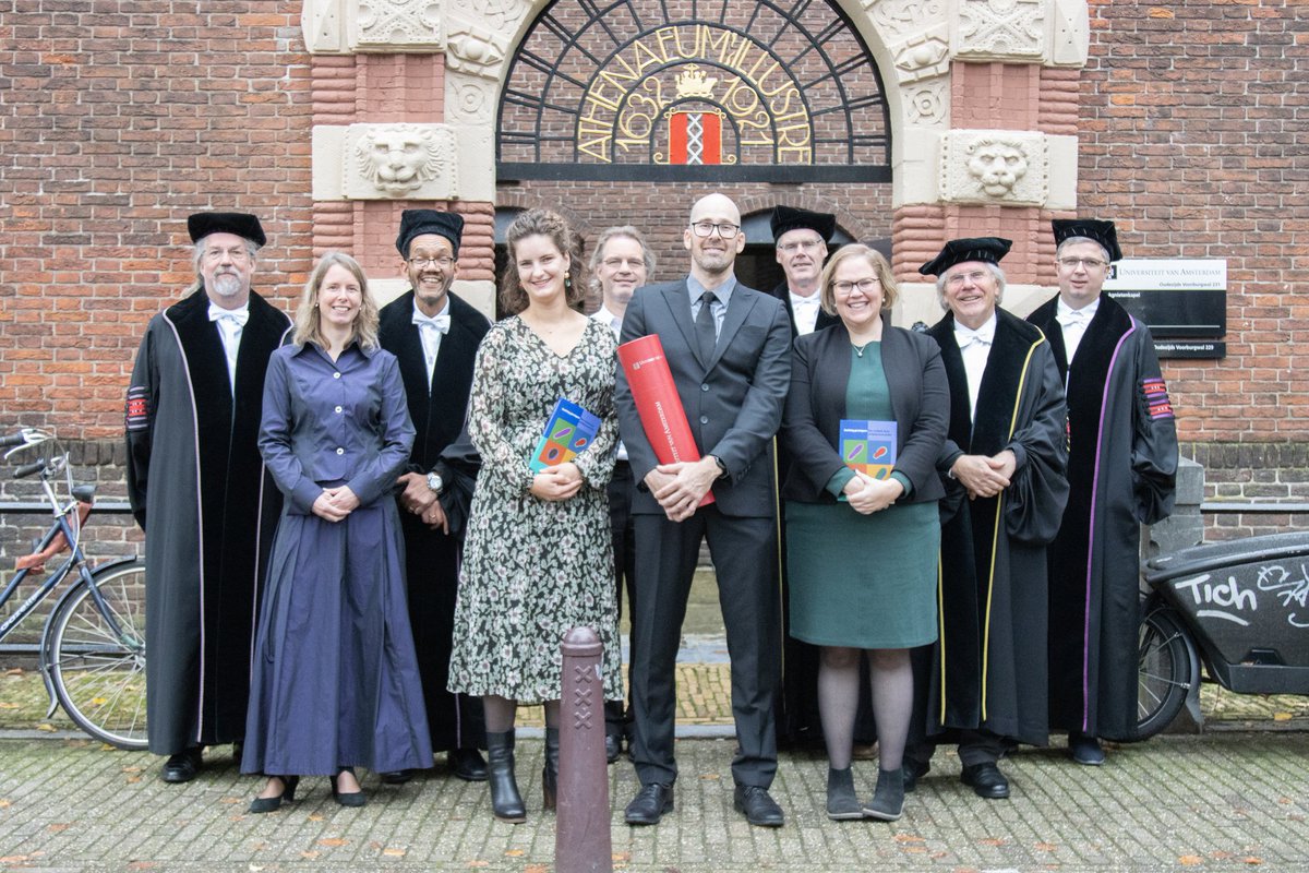 A great day today! It was a pleasure to defend my PhD thesis with these awesome paranymphs Meredith and Isabelle on my side, including great discussions with these highly esteemed opponents! Many thanks to my promotor Teun and copromotor Tom!
