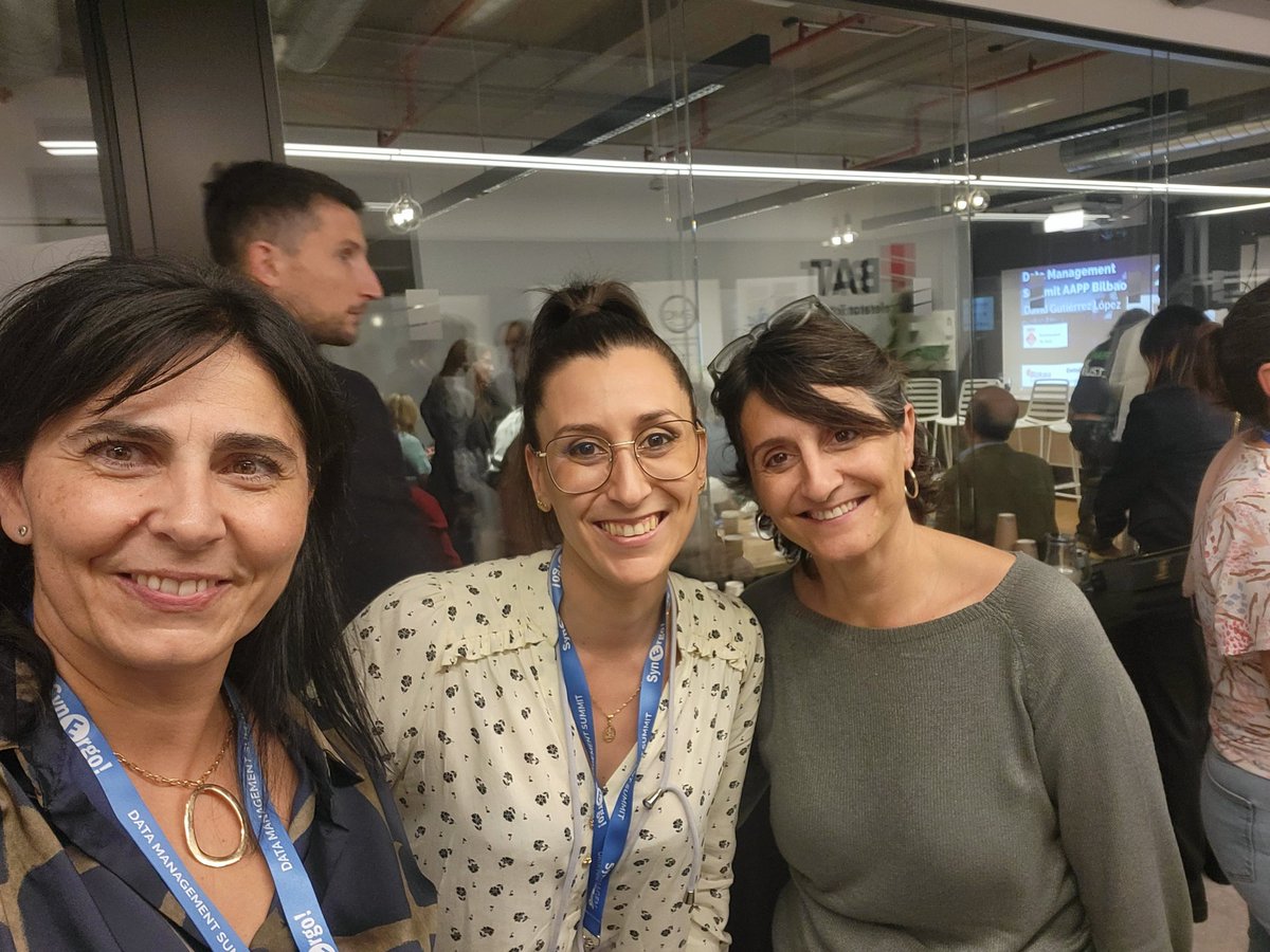 <a href="/albalos21/">Dolors Caceres Alba</a> <a href="/MujeresSP/">Mujeres en el Sector Público</a> junto a #MujeresData <a href="/lucia_engo/">Lucia engo</a> presidenta <a href="/SpainDama/">Dama_España</a> en el #DataManagementSummit Bilbao. Gracias @micheleiurillo por estos encuentros que reúne a lo mejorcito! El próximo, en BCN