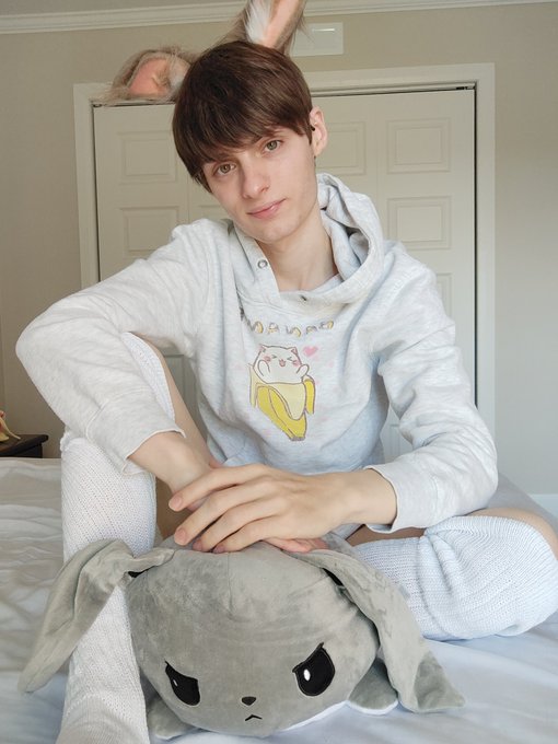 I'm a full white bunny now :3 ~  Anyone up for some cuddles~ ? https://t.co/X2PzALMk4x