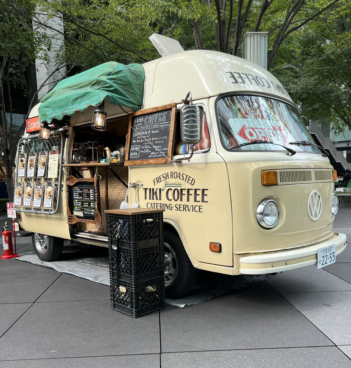 kot_sak6's tweet photo. おはようございます😃
TIKI COFFEEさんに行きましたよ
ワーゲンバスの挽き売りしない豆屋さん
焙煎度の異なるのをミックスしてあります
再来週にまた行きます
グアテマラ🇬🇹ウォッシュド
200g1,100円
#毎日珈琲
#tikicoffee https://t.co/8unA8WPAWd