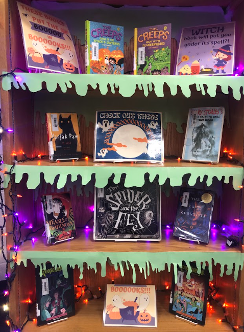LibaryLadyAvery's tweet photo. Our Ocelot Readers are flocking to check out books from our Spooky BOOOOOOOks display!๐ป๐๐๐ @OneBookOrNovel I was super inspired by your session at the #FMF2023 !!!๐ซถ @LFCISDLibraries @esc1library #OcelotsRead #LosFresnosLiteracyMatters https://t.co/shlRvKV8qm