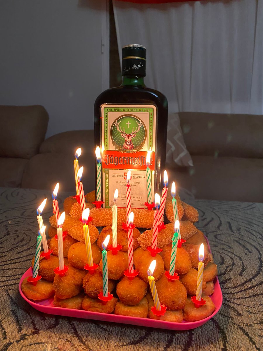 luciiaarguez's tweet image. La mejor tarta de cumpleaños q veréis en vuestra vida 
@Jagermeister_es