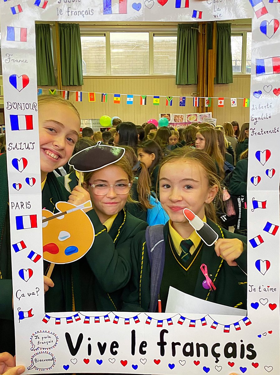 FrenchStCats's tweet photo. Our Yr 8 pupils capturing the joie de vivre of French culture in a Photo Booth . Celebrating Culture day. 🇫🇷🥐🥖🎉 https://t.co/6F0tK0ZFfv