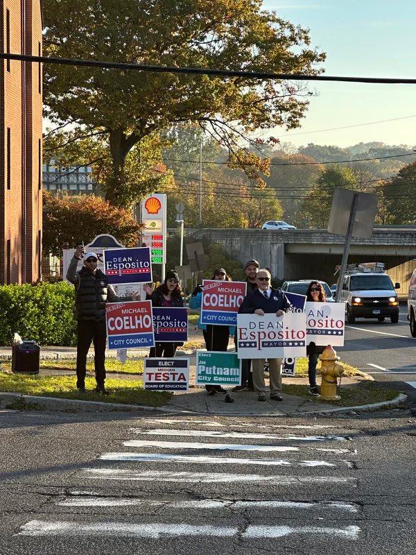 MayorEsposito's tweet photo. Let’s keep moving the city forward! #danburydifference https://t.co/OycD2F0lXA