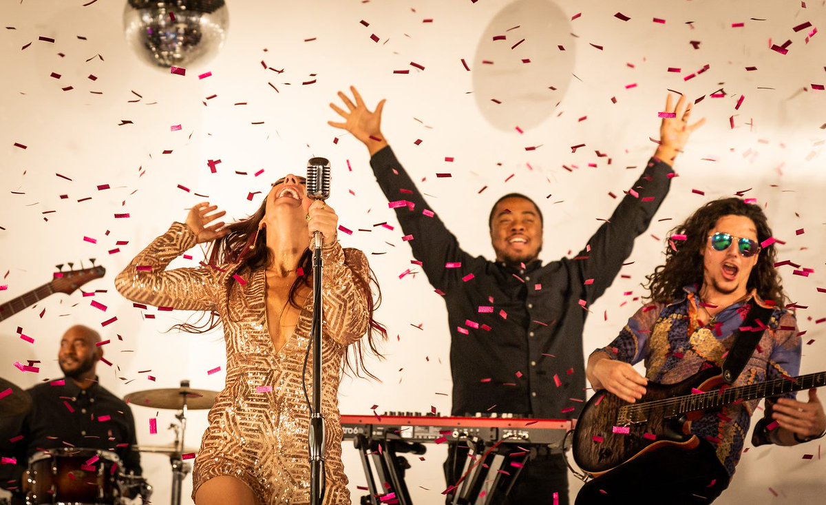 JessRock87's tweet image. On this day a few years ago...

we made a music video 🤘

see it: youtube.com/watch?v=hKGSCQ…

#thekey #singer #songwriter #band #jessnovakband #love #rock #pop #soul #musicvideo #confetti