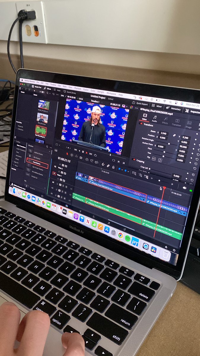 GrahamScher's tweet photo. Gardner Minshew postgame interview with the media. 

Minshew threw for over 300 yards and 2 touchdowns, but he had 4 turnovers in the game.

Stay tuned to hear what he had to say about his performance

#Comm315 https://t.co/sbXg7a6tTz