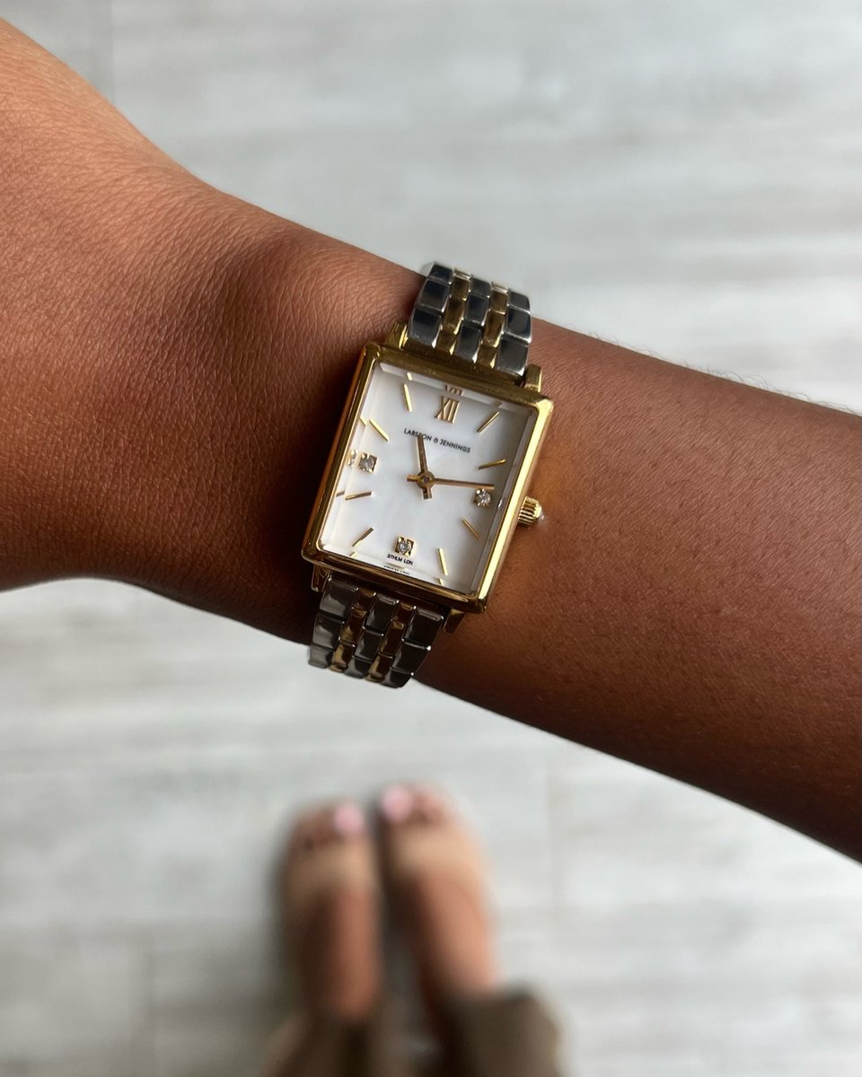 LarssonJennings's tweet image. Mid week feels just right with the trusty Boyfriend Mini Elevate Mixed Gold 🤍✨ #larssonjennings #fallstaple #womensaccessories