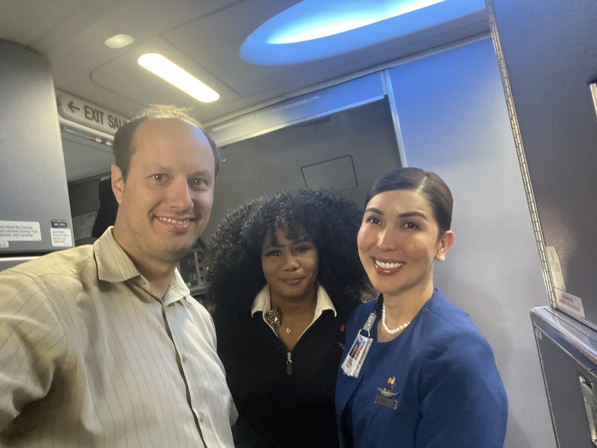 Despite the best of efforts, things don’t always go as planned 100% of the time. A GDP delayed SFO arrivals so these pros communicated well, managed INTL CNX, worked through a return to gate and two medical emergencies. People make the difference — Good Leads the Way! ✈️