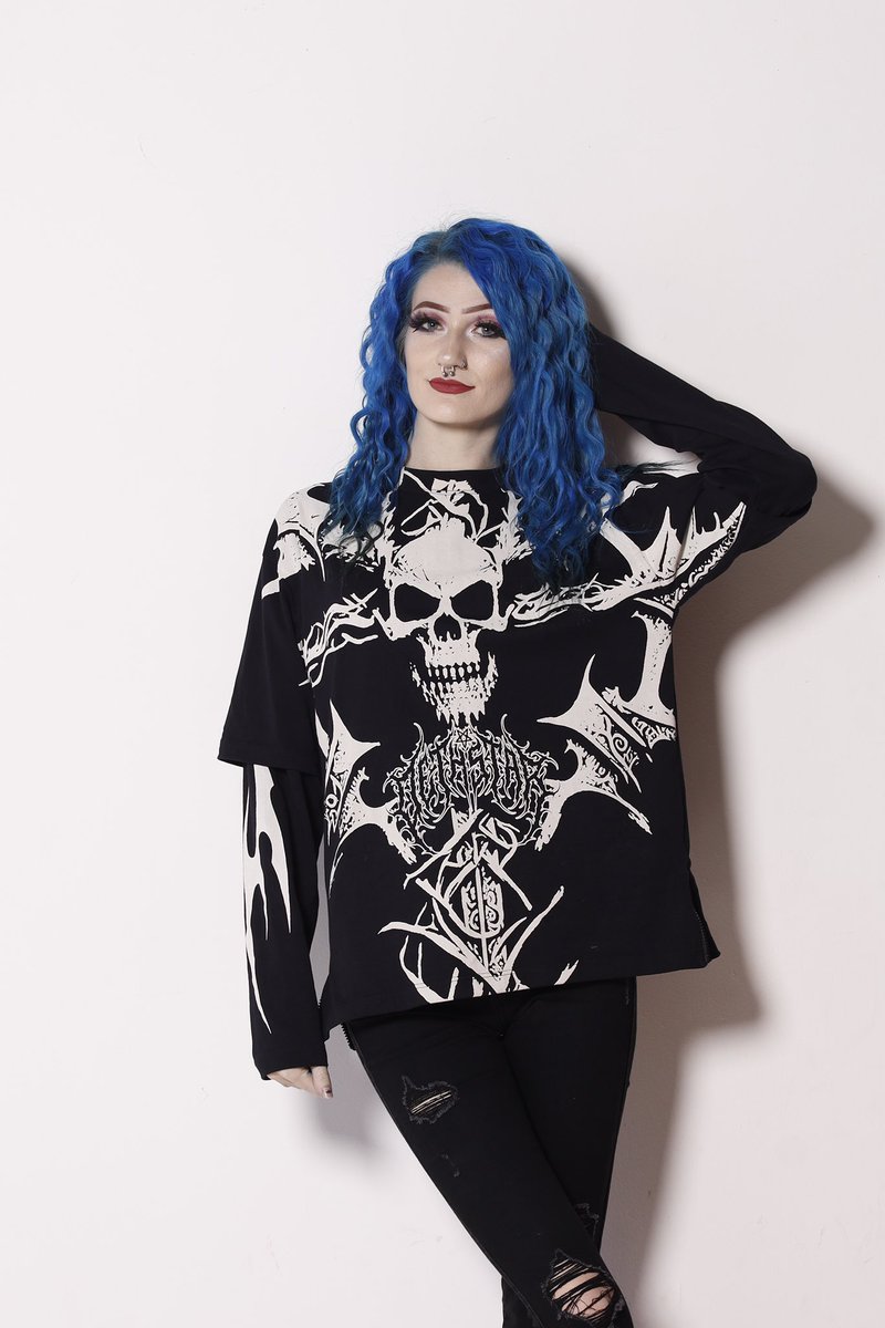 Kayle9751's tweet photo. @ChrisMotionless @MIWband we saw the video of you and Lochie performing the other night! You said this was one of the sickest shirts, its my boyfriends design and we’d love to send you one and anything else in the collection! I sent you a message https://t.co/Xdu39T7vGc
