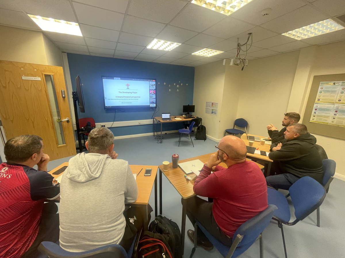 Breezey_boy's tweet image. Quality evening for our @WRU_Community Level 3 candidates 💪

Big thank you to Dr Gavin Lawrence, @JohnAlderWRU and @rod_williams12 for delivering this evening 🔥🙌

#skillaq #developingplayers