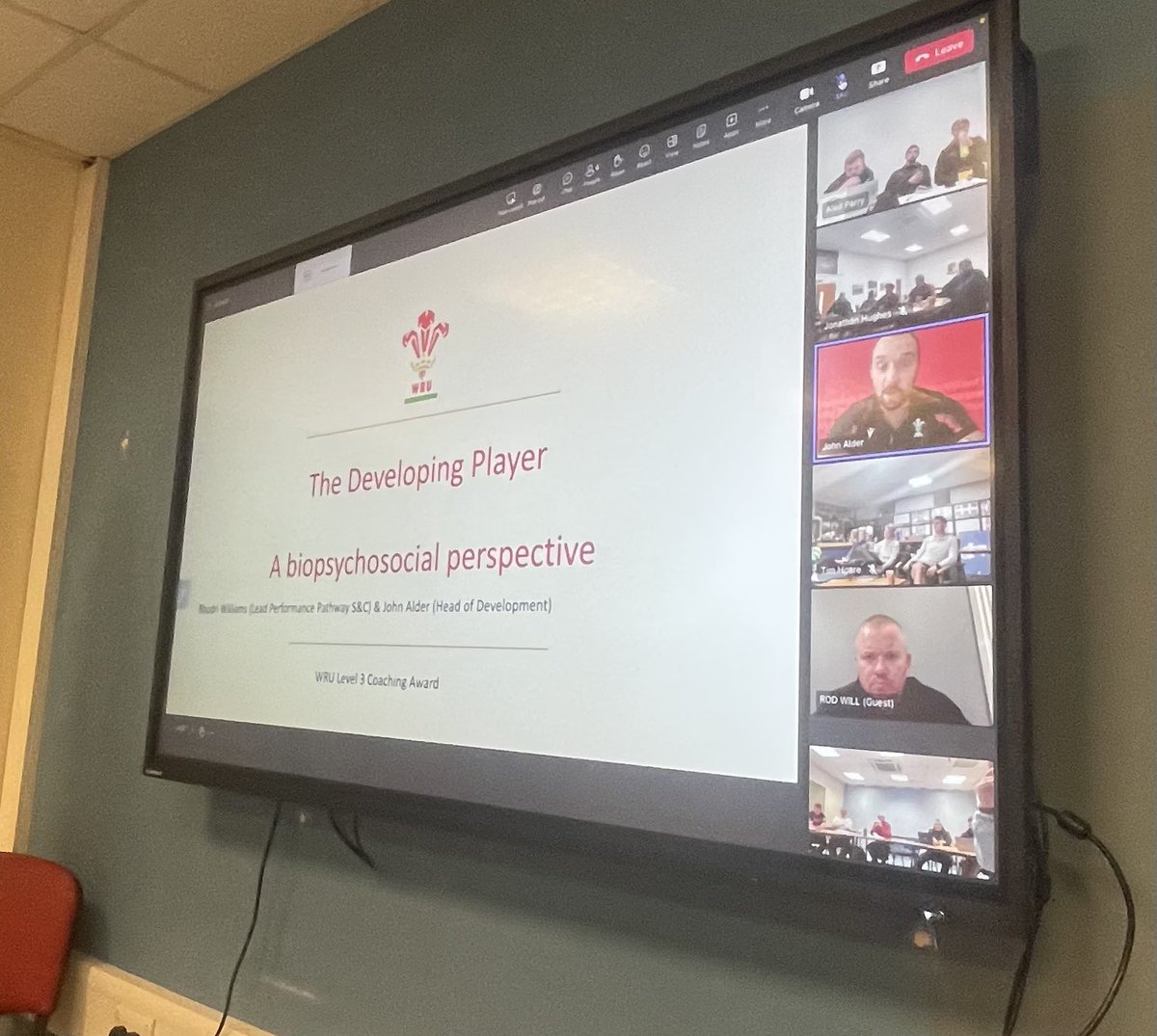 Breezey_boy's tweet image. Quality evening for our @WRU_Community Level 3 candidates 💪

Big thank you to Dr Gavin Lawrence, @JohnAlderWRU and @rod_williams12 for delivering this evening 🔥🙌

#skillaq #developingplayers