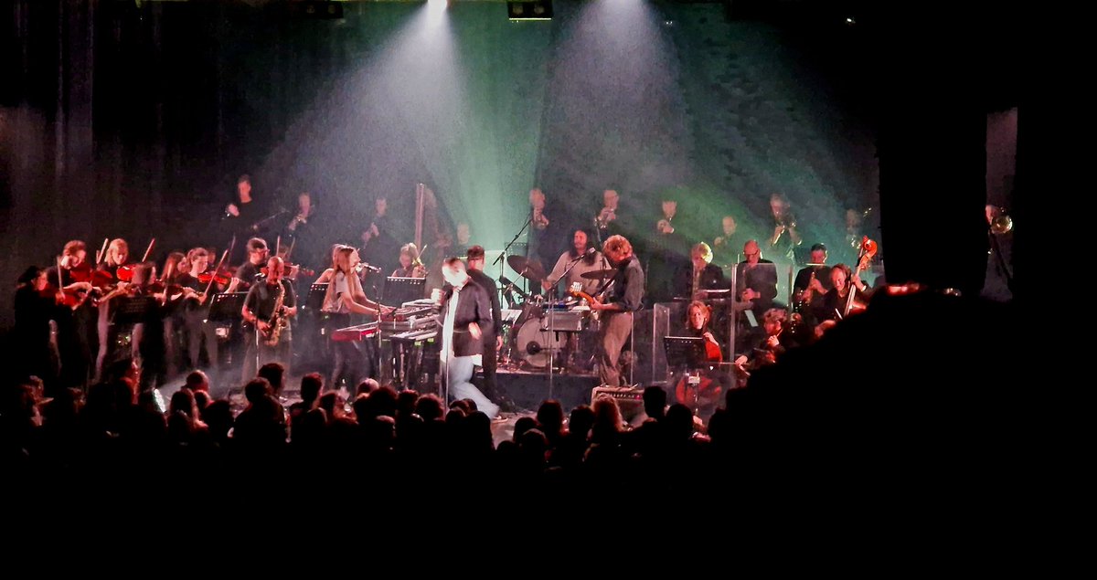 Thomas Azier met Noordpool Orkest vanavond in een volle De Oosterpoort, Groningen. #thomasazier #noordpoolorkest