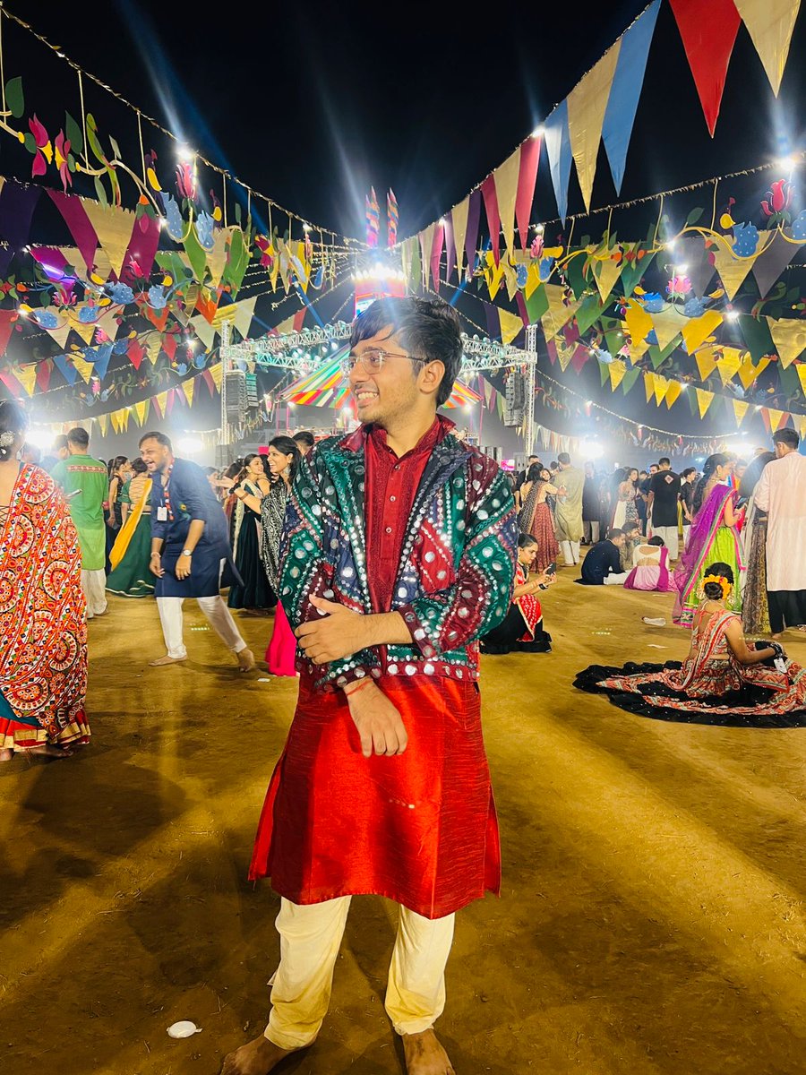 angrythepla's tweet photo. I miss navratri. https://t.co/oSGWKraU1y