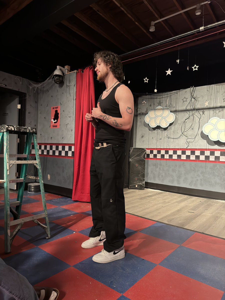 GhostRoosterr's tweet image. We recreated fnaf in real life 👀