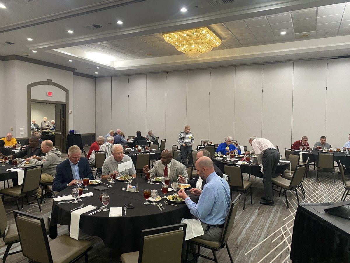 More pics from our event with <a href="/CoachStrong_/">Charlie Strong</a> at the @HiltonMemphis last Monday!