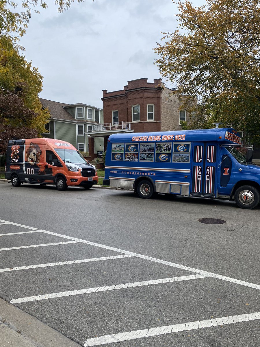 When you pull up to a school show and a superfan already stole your spot!🐻⬇️ @ChicagoBears