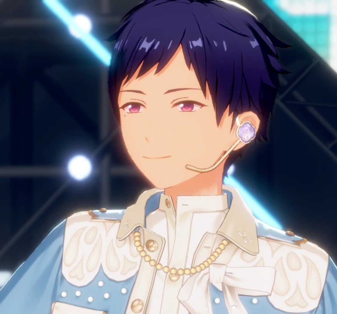 ㅎㅎ 역시 인이어 색이랑 보석색 맞춘 거 너무 좋다