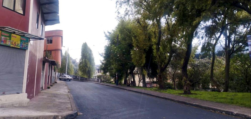 ObrasQuito's tweet photo. 👷✅#RehabilitaciónVial | Está habilitada la circulación vehicular en la calle #MiguelÁngelCasares, sector barrio #Aymesa al finalizar con el tendido y compactación de la nueva carpeta asfáltica.
🚗CONDUCE CON PRECAUCIÓN🚗
#QuitoRenace https://t.co/Kd2S4QJoV7