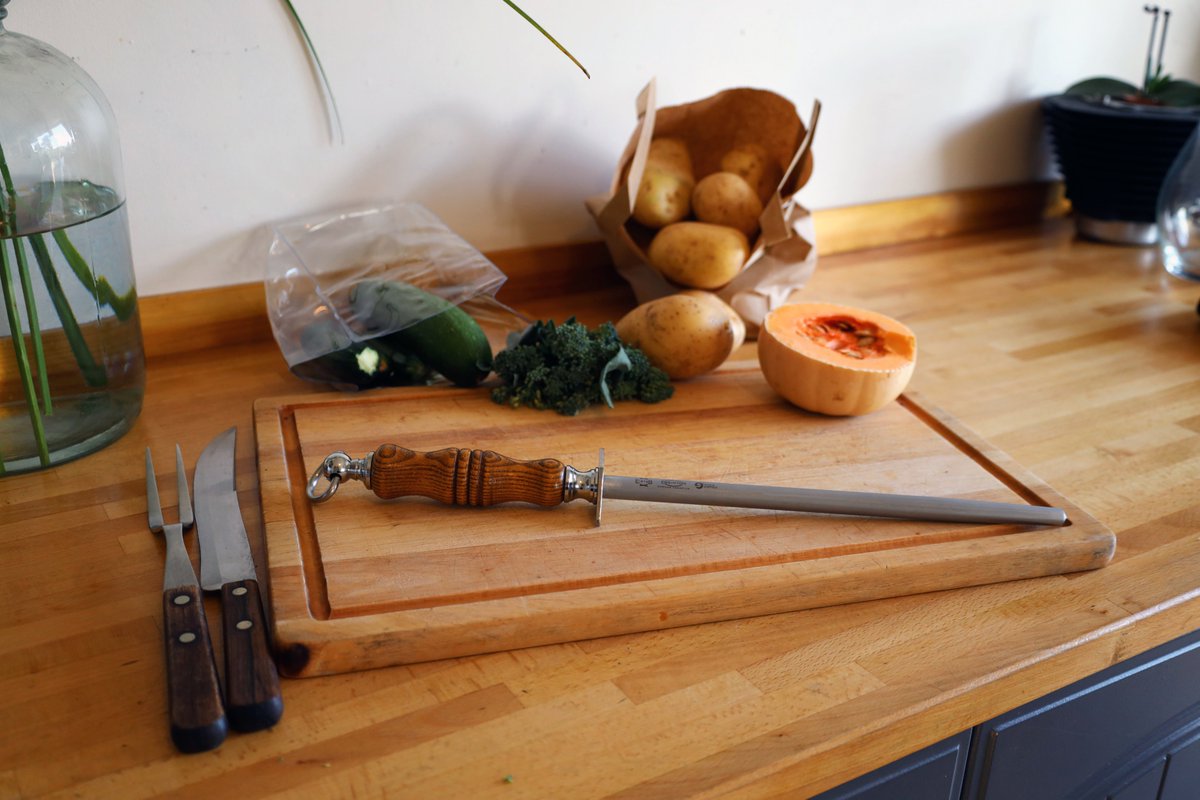 eggintonknives's tweet image. Looking to up your kitchen game? Egginton Sharpening Steels get that razor-sharp edge back in seconds. 🔪✨ eggintongroup.co.uk/sharpening

#CookingEssentials #sharpeningsteel #sharpknives #knifesharpening #kitchenknives #cooking #yeschef #cheflife #honing