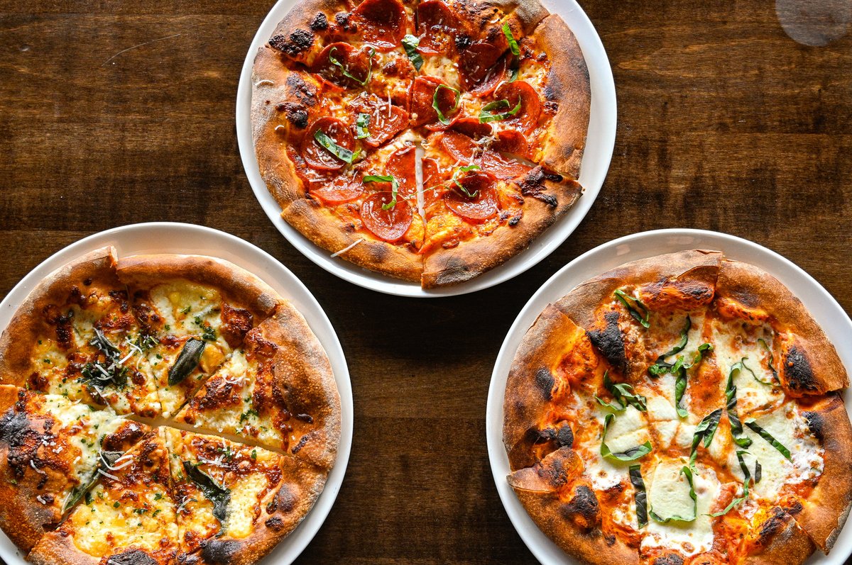 Lunch break? Make it memorable with BellaBrava's exquisite dishes. 🍕🥗

📸:  Margherita, Four Cheese, Hot Sicilian