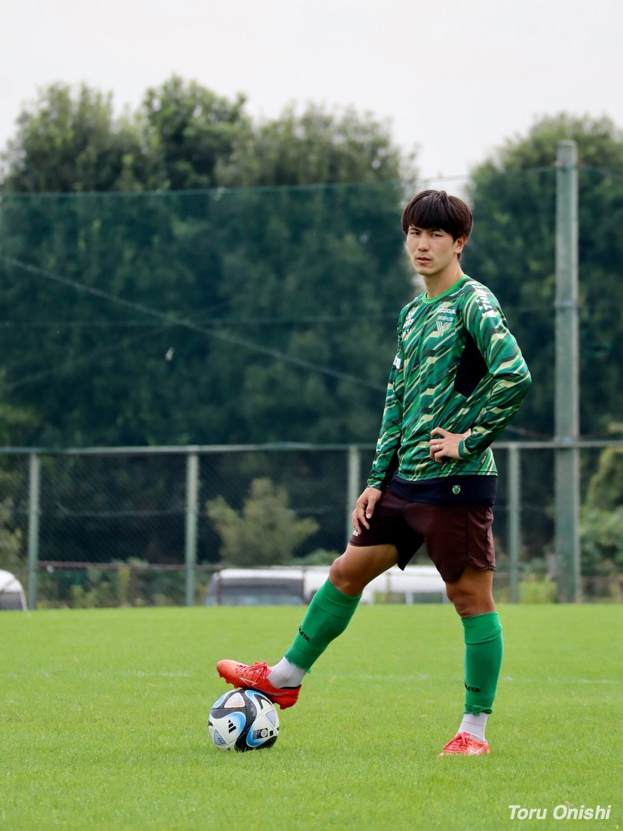 Stadio_jp's tweet photo. #加藤蓮 選手と #北島祐二 選手。全体練習後に自主練。ヴェルディグラウンドで撮影。#verdy https://t.co/nErgrRFu6a