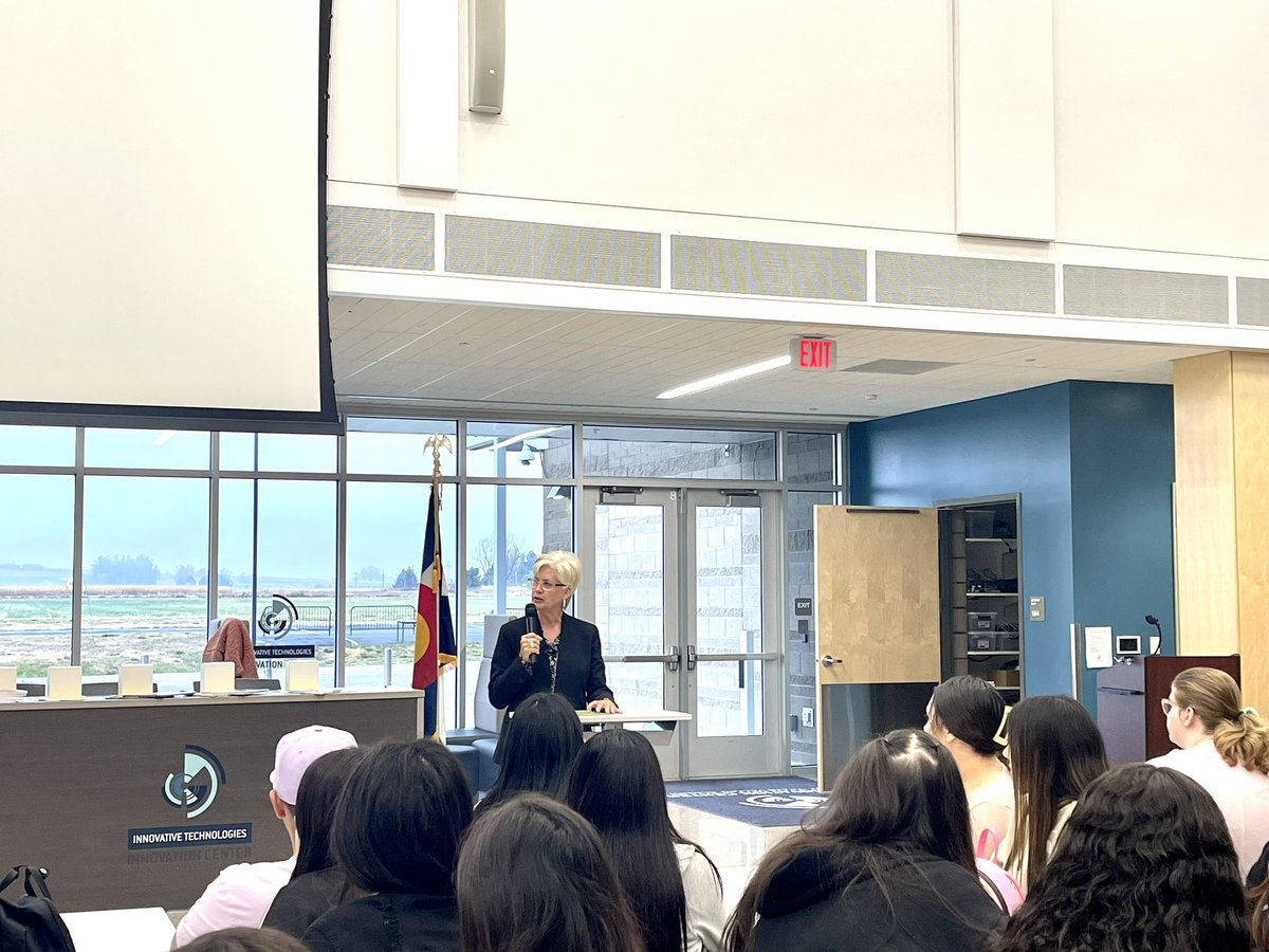 SandyHeiser's tweet photo. What an incredible day for public education. @StVrainPTEACH holding our 1st conference 2 welcome future educators from HS’s all over the state! Inspiring messages from @SVVSDdeputy &amp; @saeed_shane to kick it off. Welcome to the world’s greatest profession! #StVrainStorm @MrsLauer https://t.co/3dahZNA3Ae