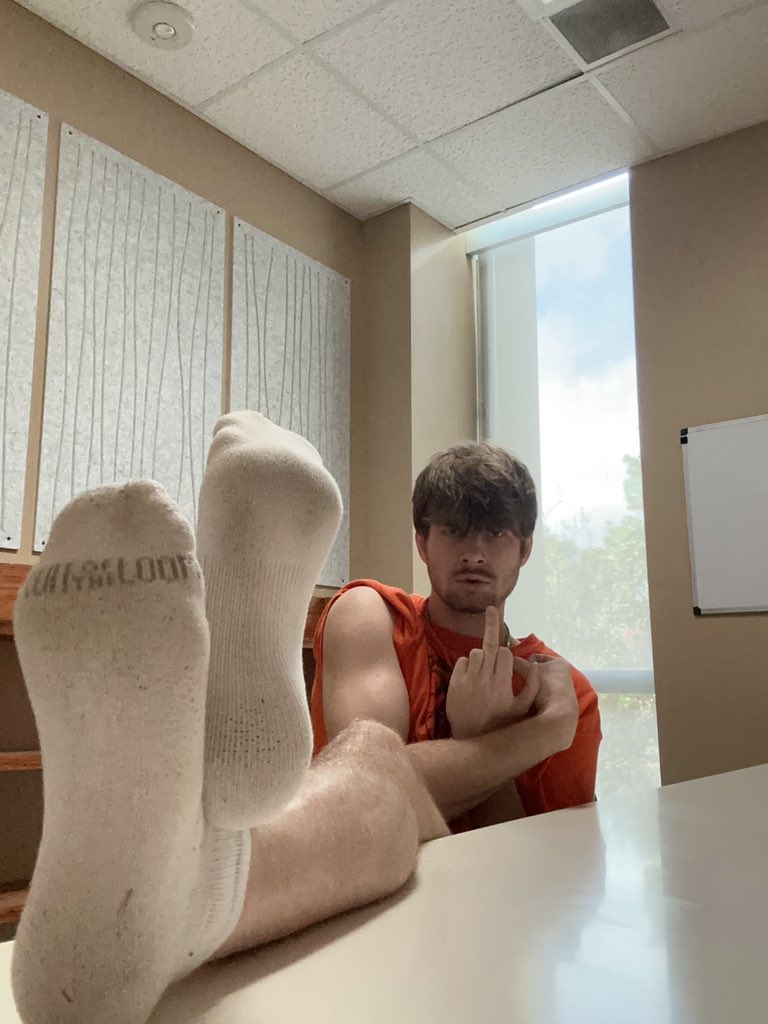 MasterQuid00's tweet photo. Time to get drained piggies. HIT MY DMS PRONTO!!!🤑🤑🤑 #feet #findom https://t.co/TYyz3UUcVe