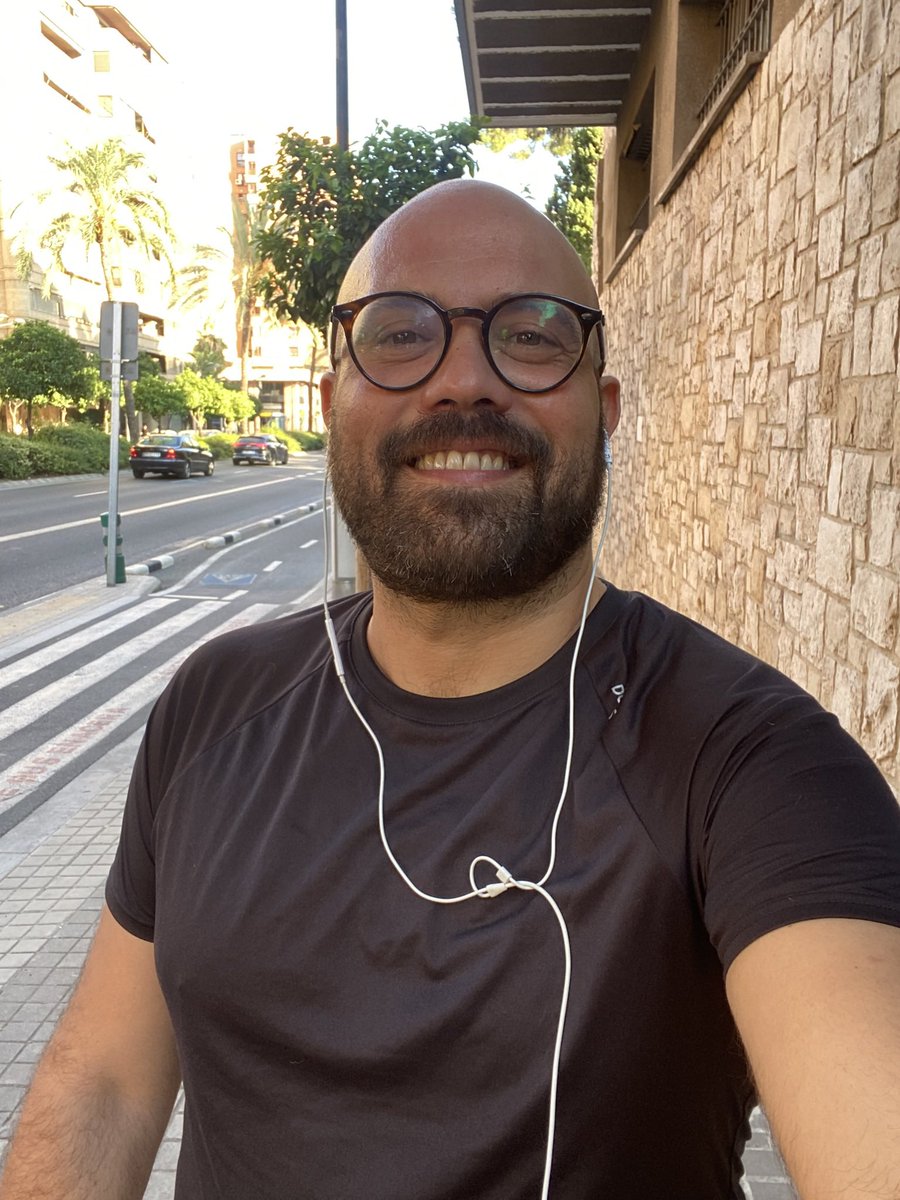 aaaaaander's tweet photo. Y ahora vestido y con una sonrisa. Pa vosotros, haters. https://t.co/t8yZ3KMsui