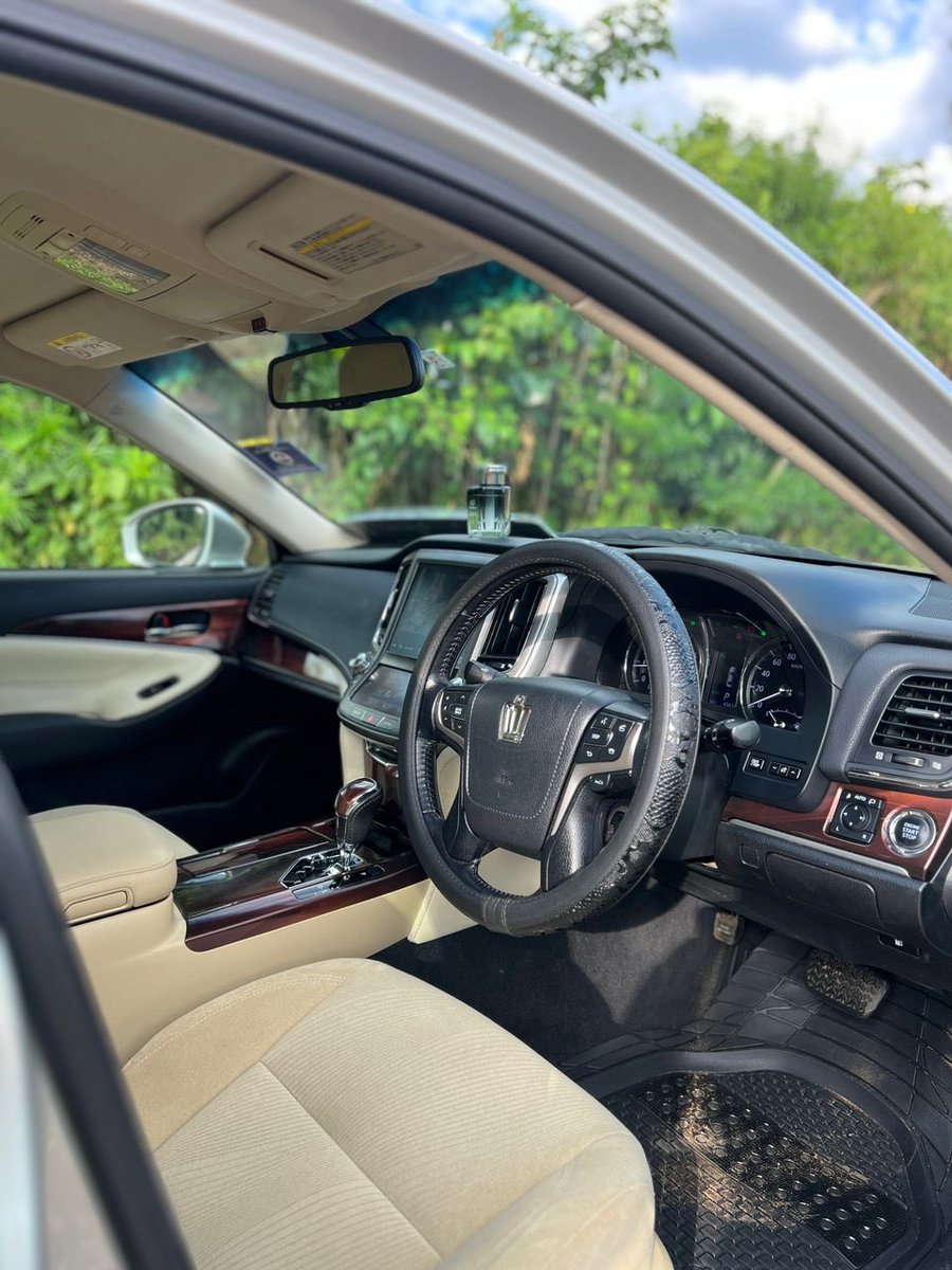 Sir_vic68's tweet photo. Toyota Crown Royal saloon
Year: 2016
Engine: 2500cc V6 i-four
Automatic Transmission
✅PRICE :………call me for more information🙈😂
#call_0757758016_0785602317 #victor_motors_ug #future_clients #carsug https://t.co/fy5inBEMO2